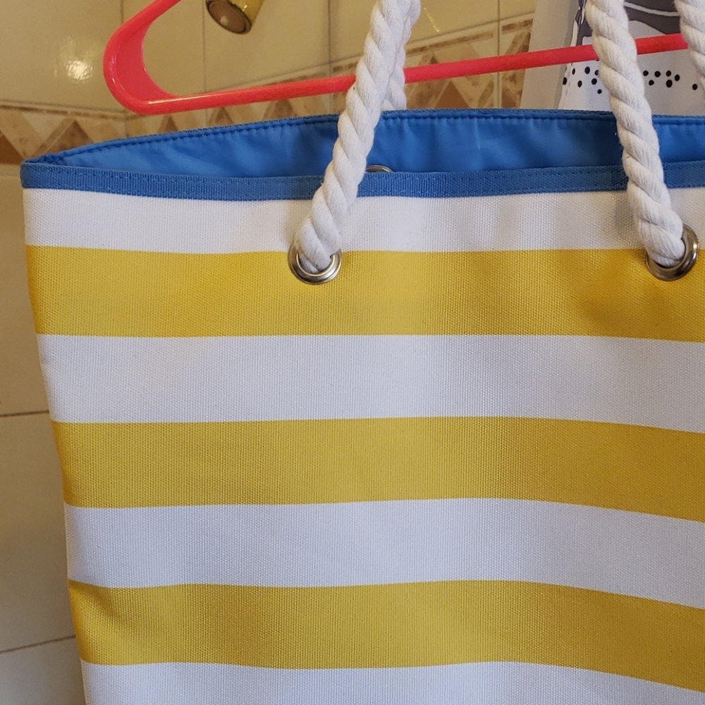 Clinique Bright Yellow Striped Beach Bag - Picture 2 of 4